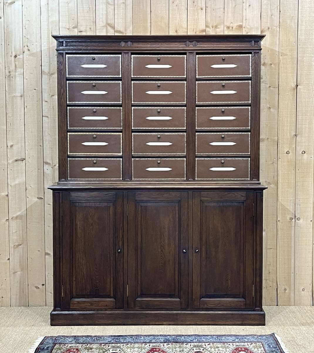 Notary's furniture from the early 20th century in oak with its cardboard box.