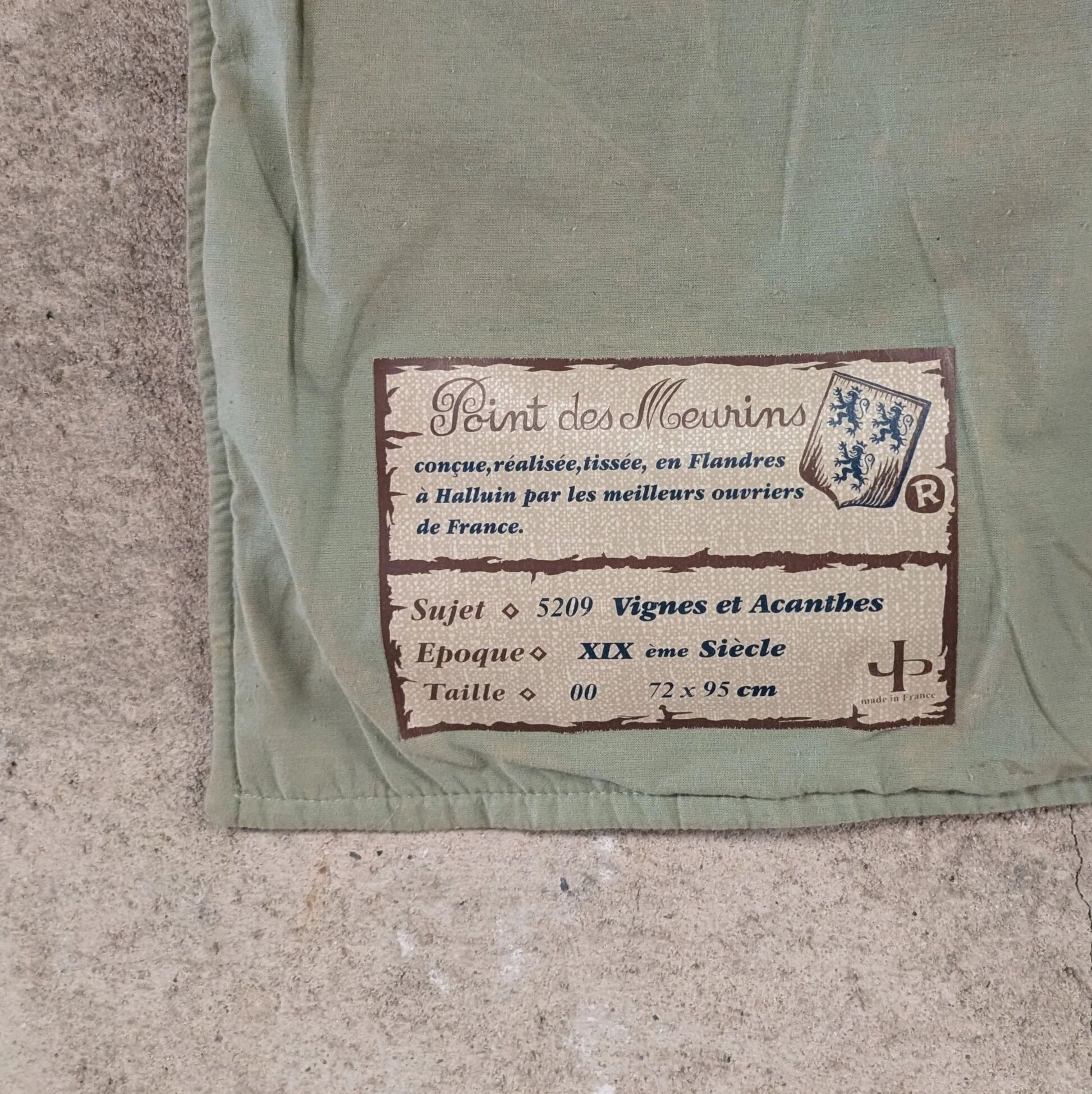 Tapisserie vignes et acanthes d'après William Morris en points des Meurins