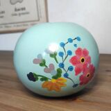 Floral candle holder in enamelled metal