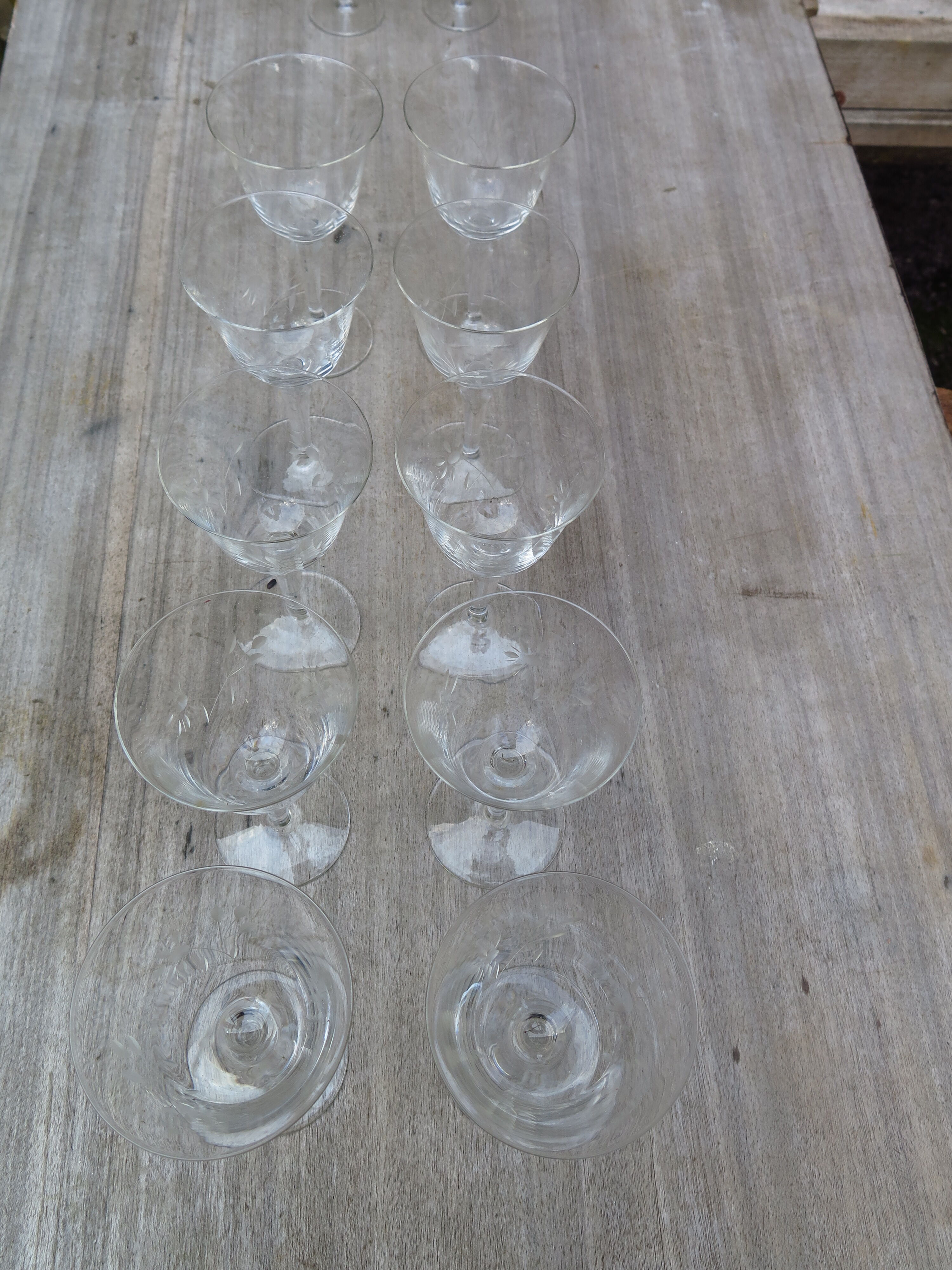 Set of 10 glasses in frosted engraved crystal XIXth