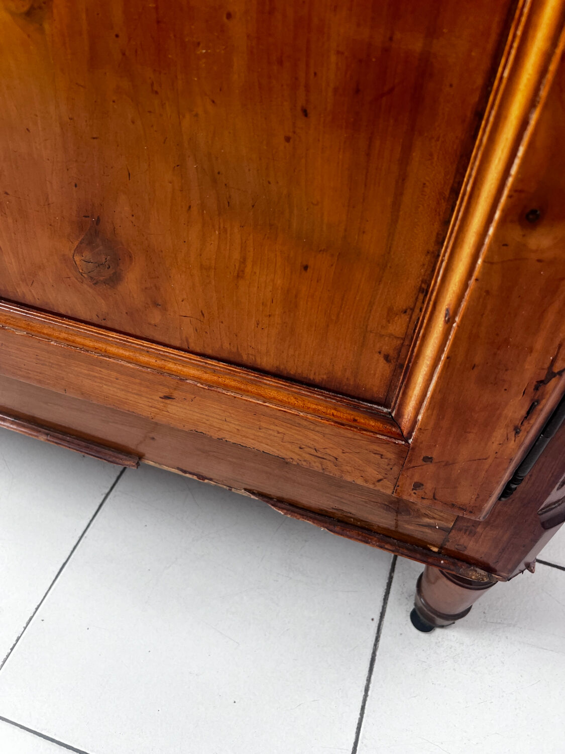 Sideboard from the early 19th century.