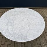 Original Knoll Tulip dining table in Carrara marble (120cm)