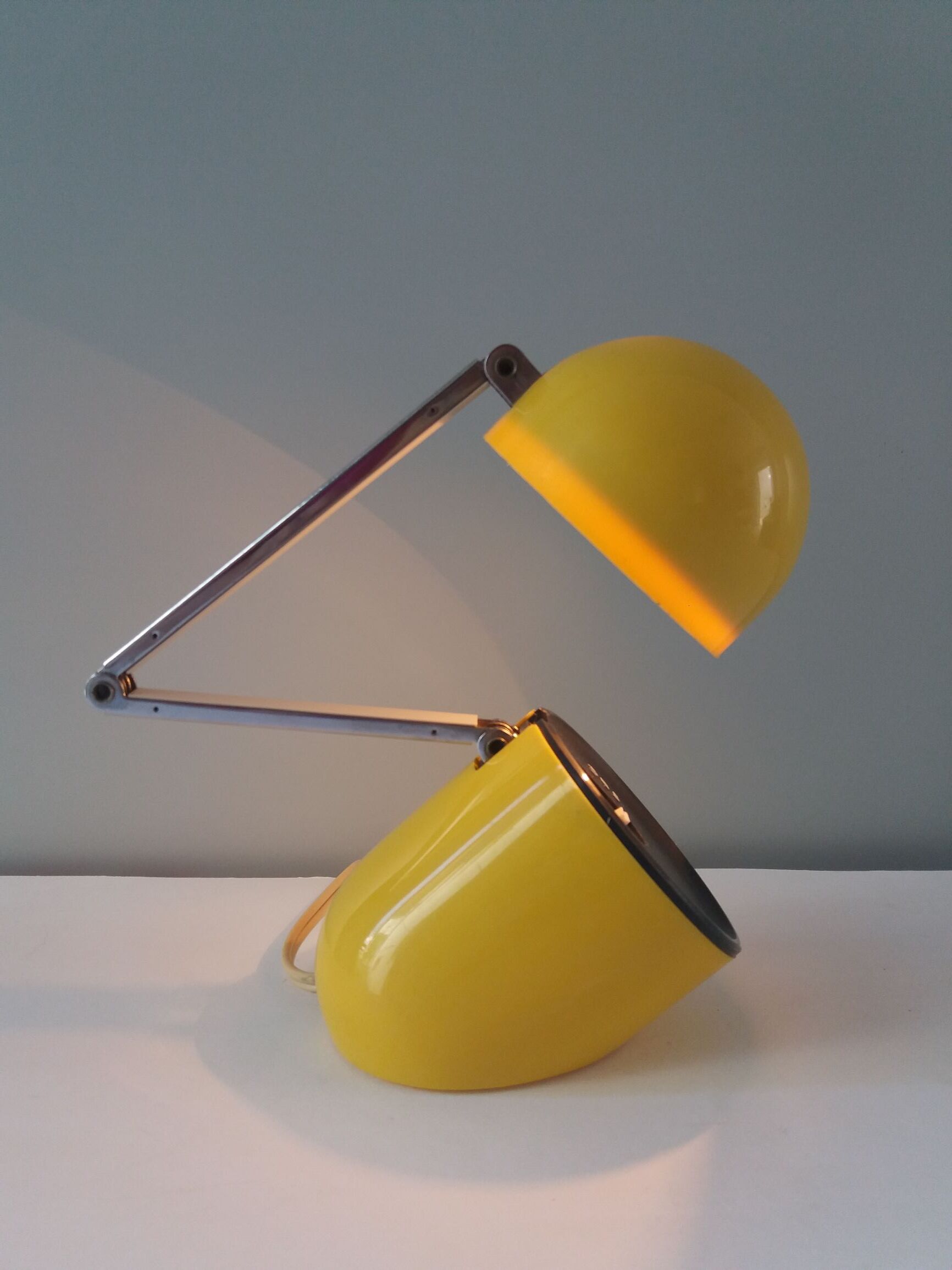 Kreo-Lite NA718 aiai desktop lamp by Sapporo