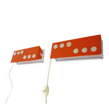 Pair of Scandinavian wall sconces with swivel shade in orange metal. 70