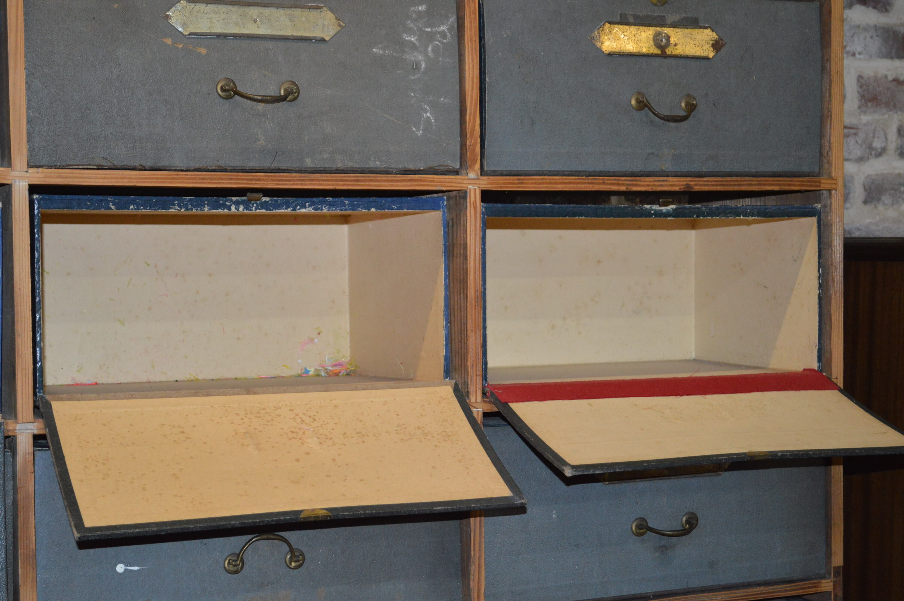 Meuble cartonnier à tiroirs