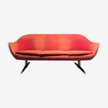 Sofa in red jersey