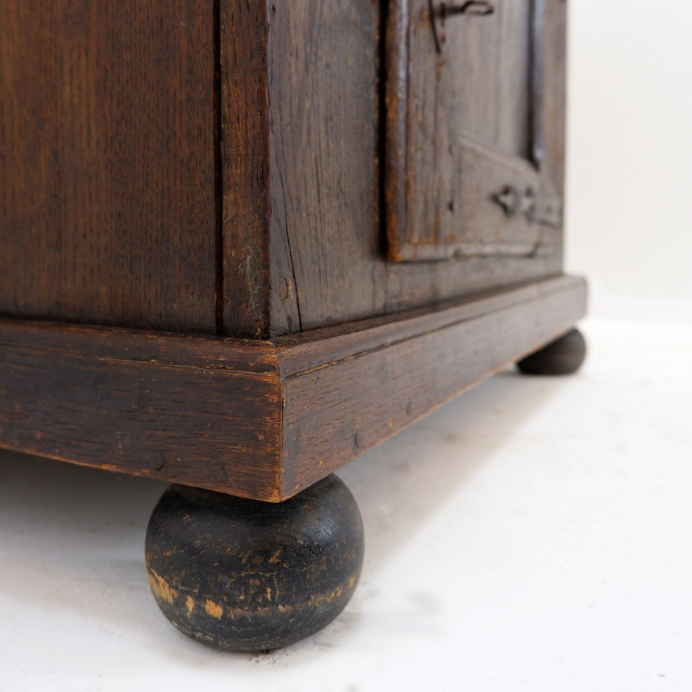 Small rustic buffet in solid wood - 2 doors and ball feet.