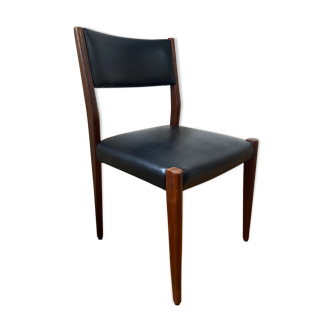 Scandinavian chair made of wood and skai