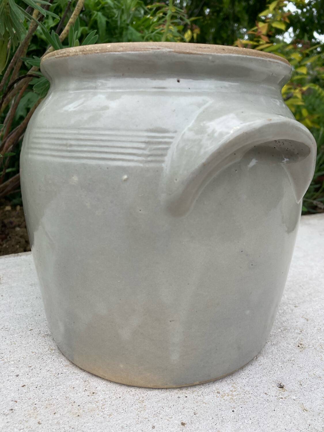 Light grey ceramic jar