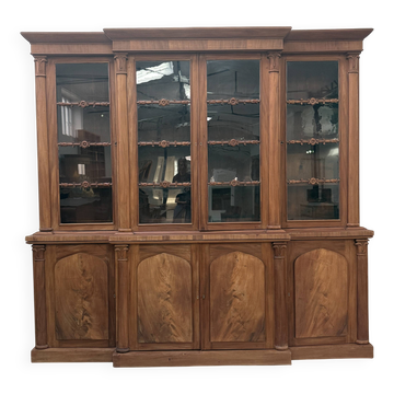 Large English library with a projection (renovated)