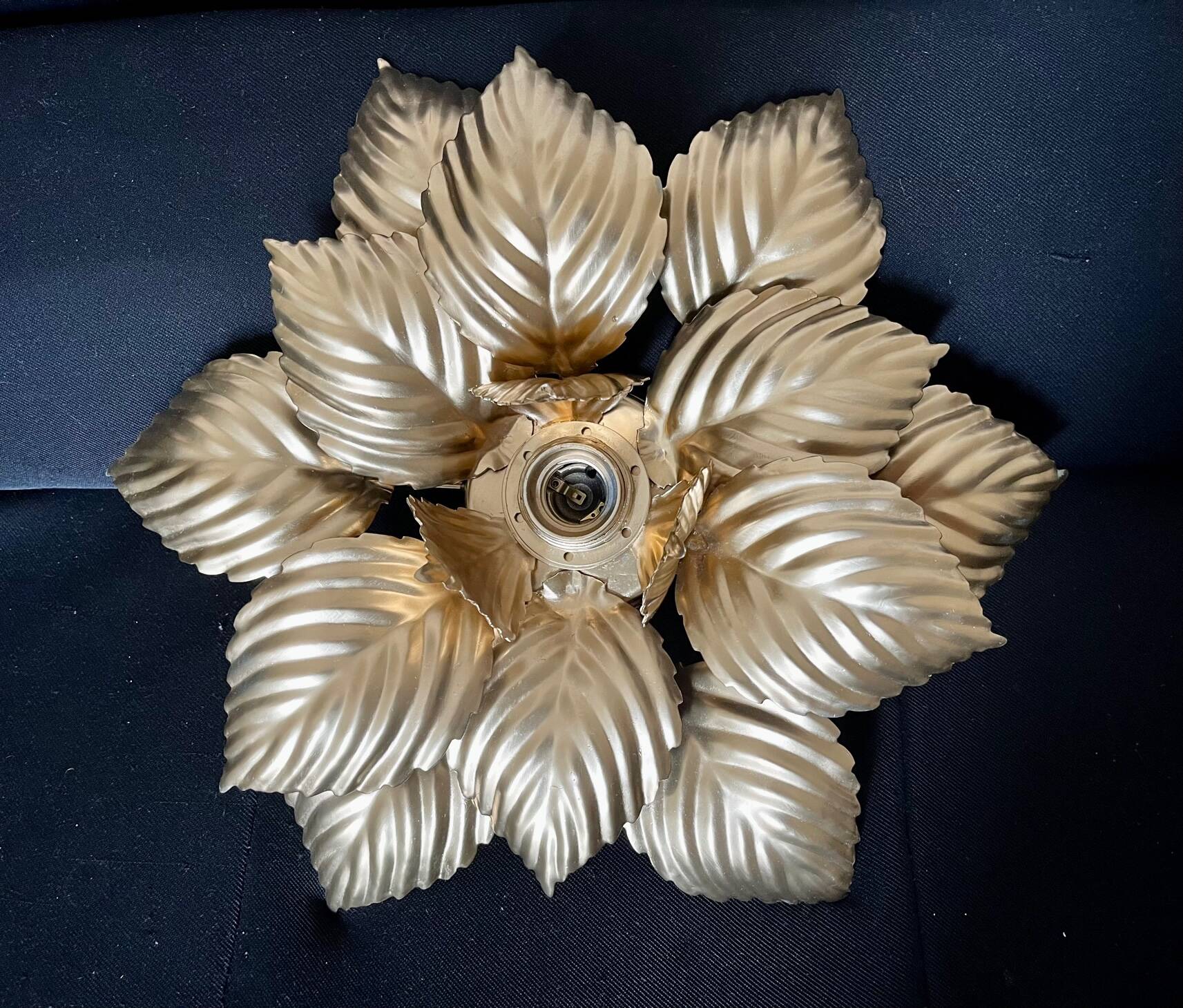 Golden flower wall lamp