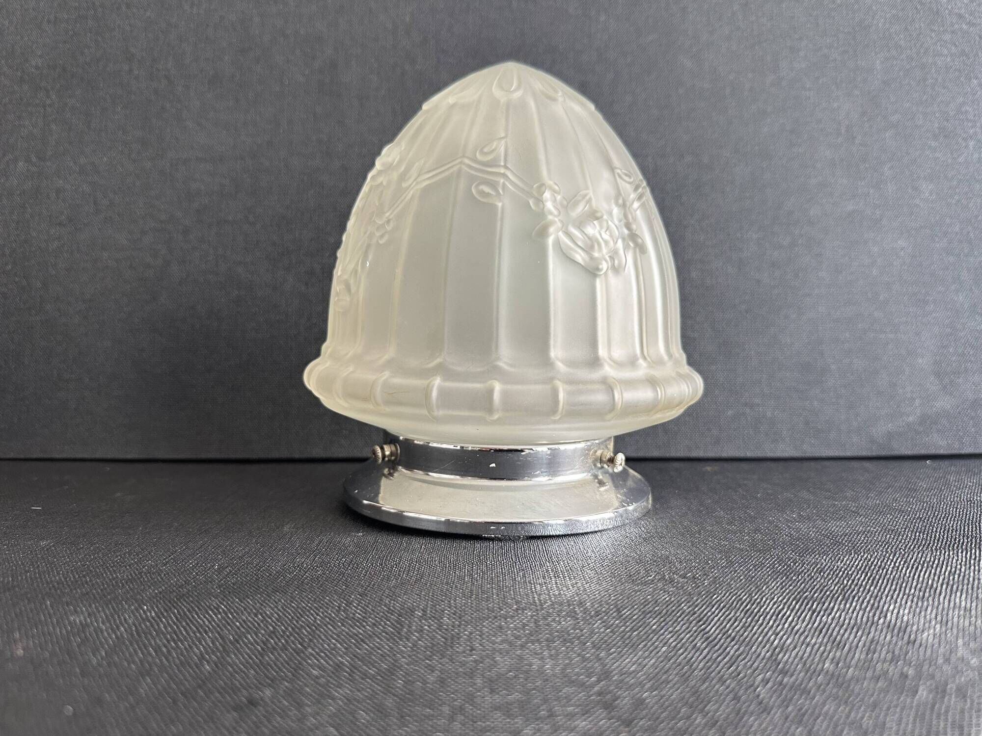 Small table lamp or Art Deco ceiling light from the 1930s in frosted glass.