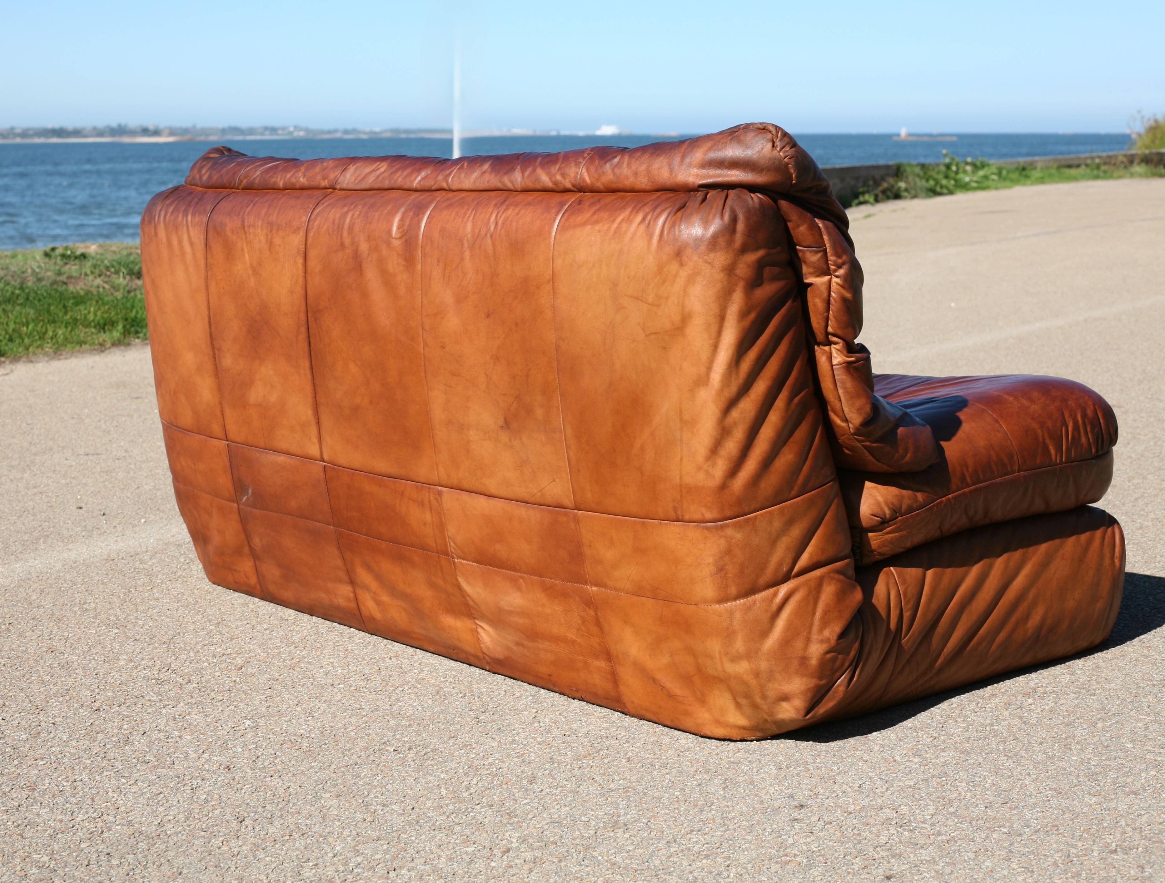 Canapé cuir vintage années 70 convertible