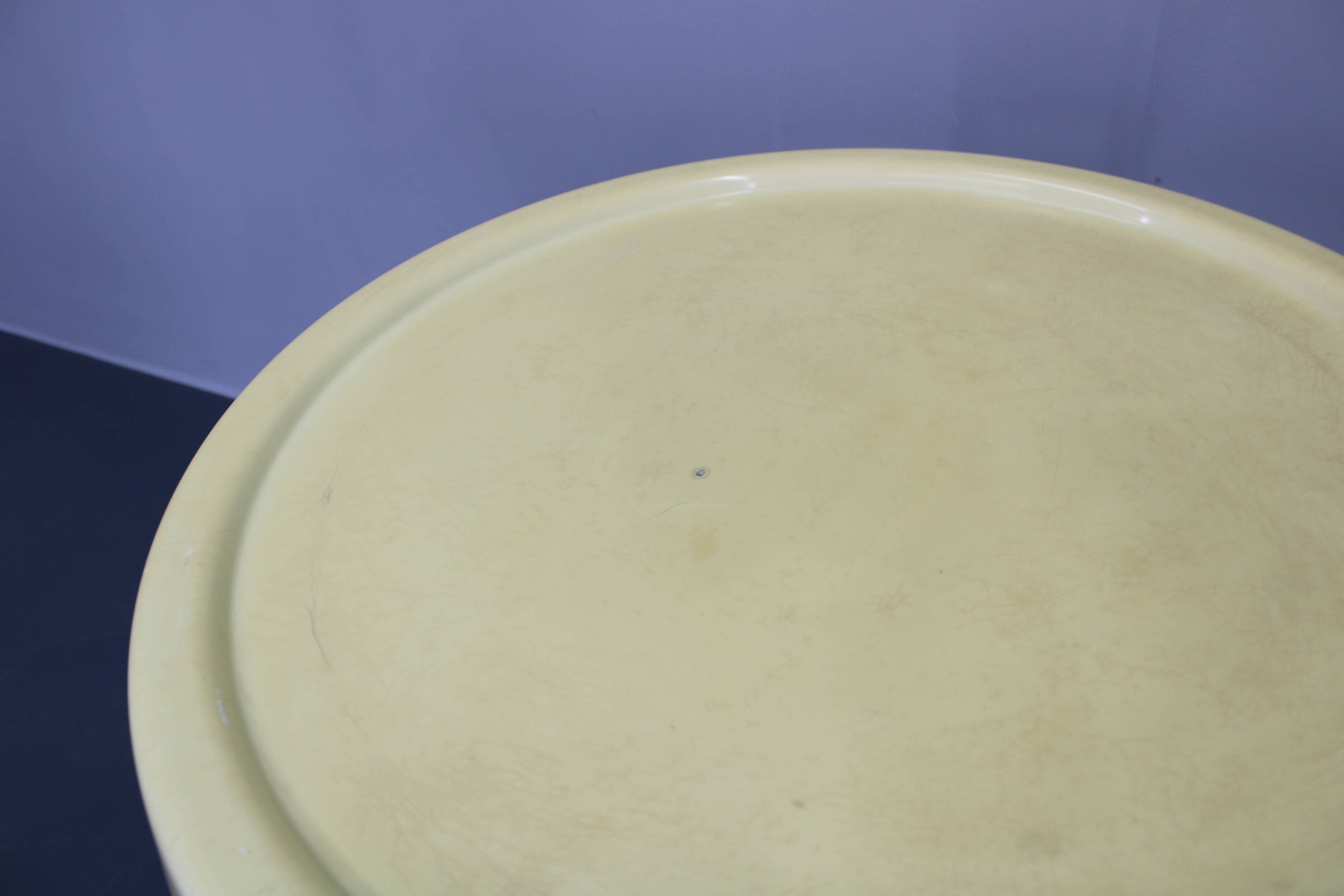 Table d'appoint en plastique italienne des années 1970