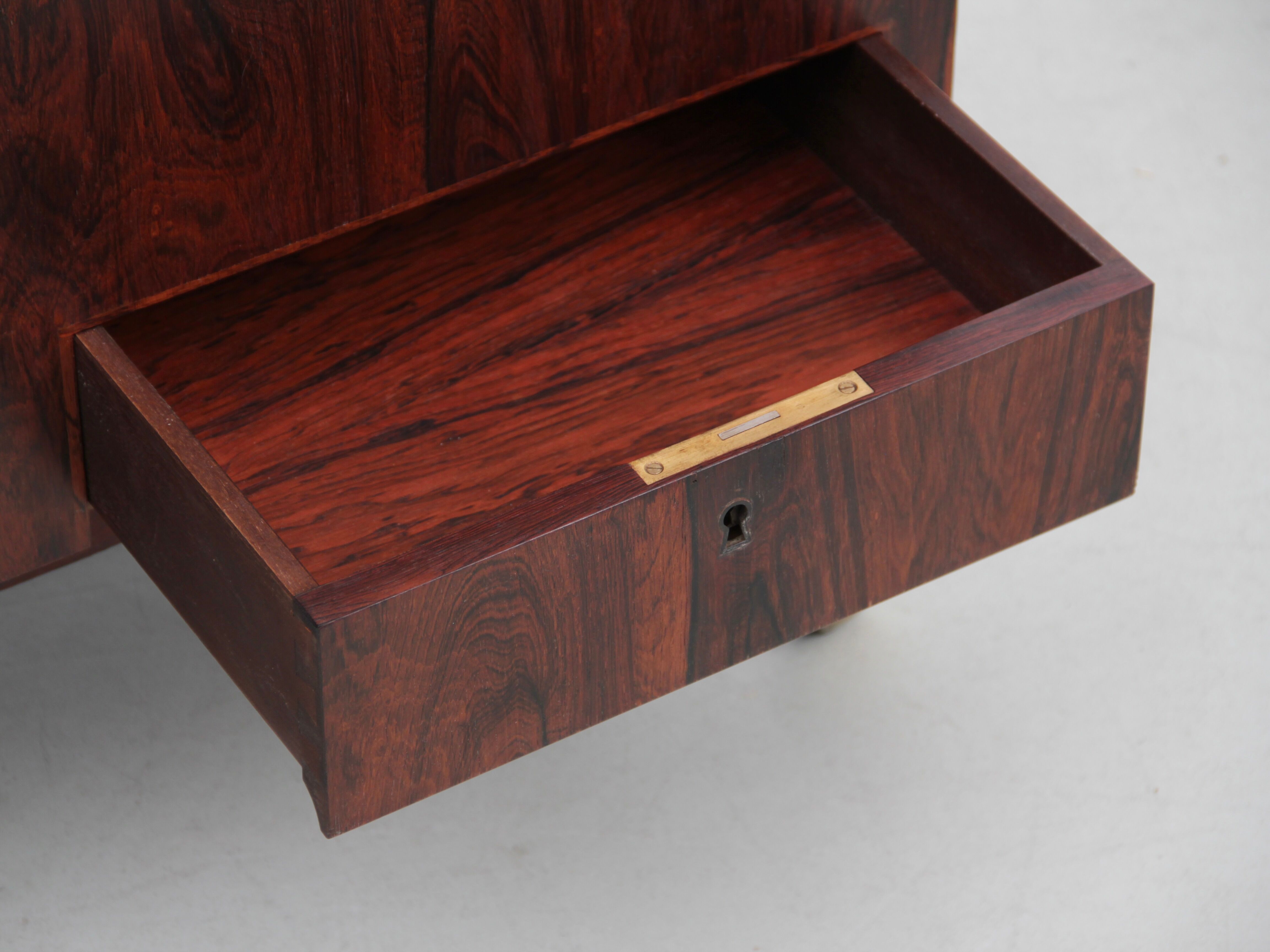 Scandinavian rosewood roller bar from Rio