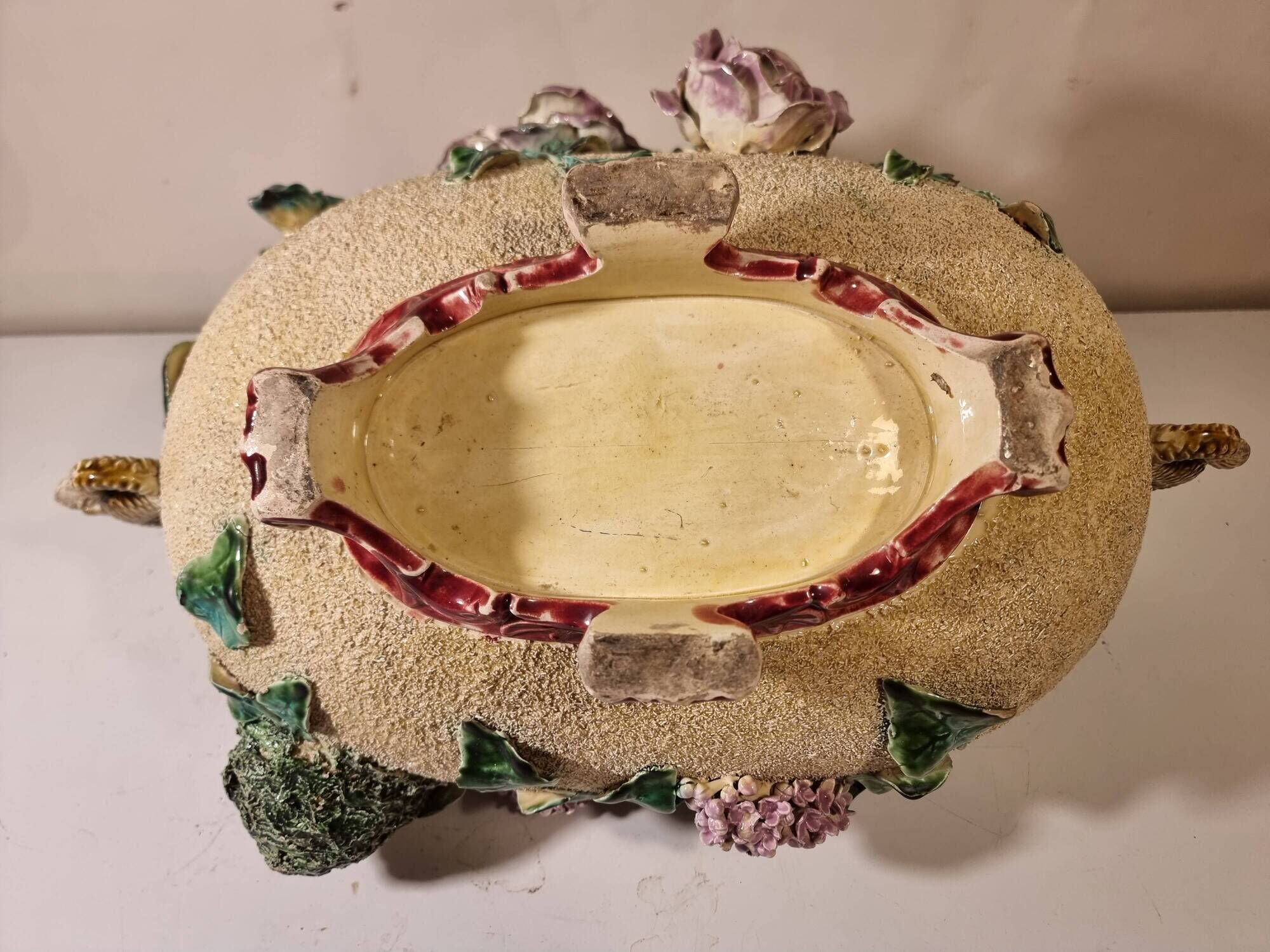 Earthenware cache-pot