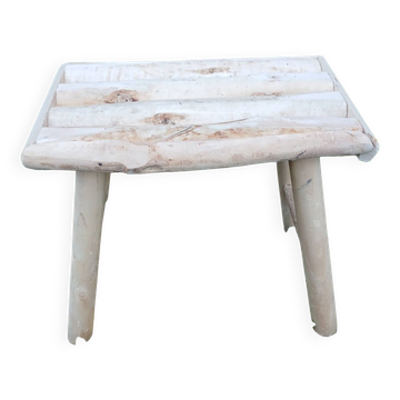 Petit tabouret en bois brut 