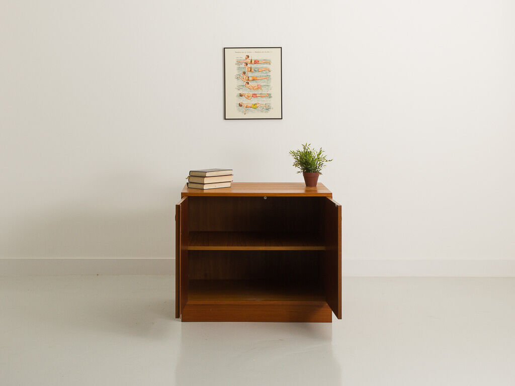 Commode en teck avec 2 portes battantes