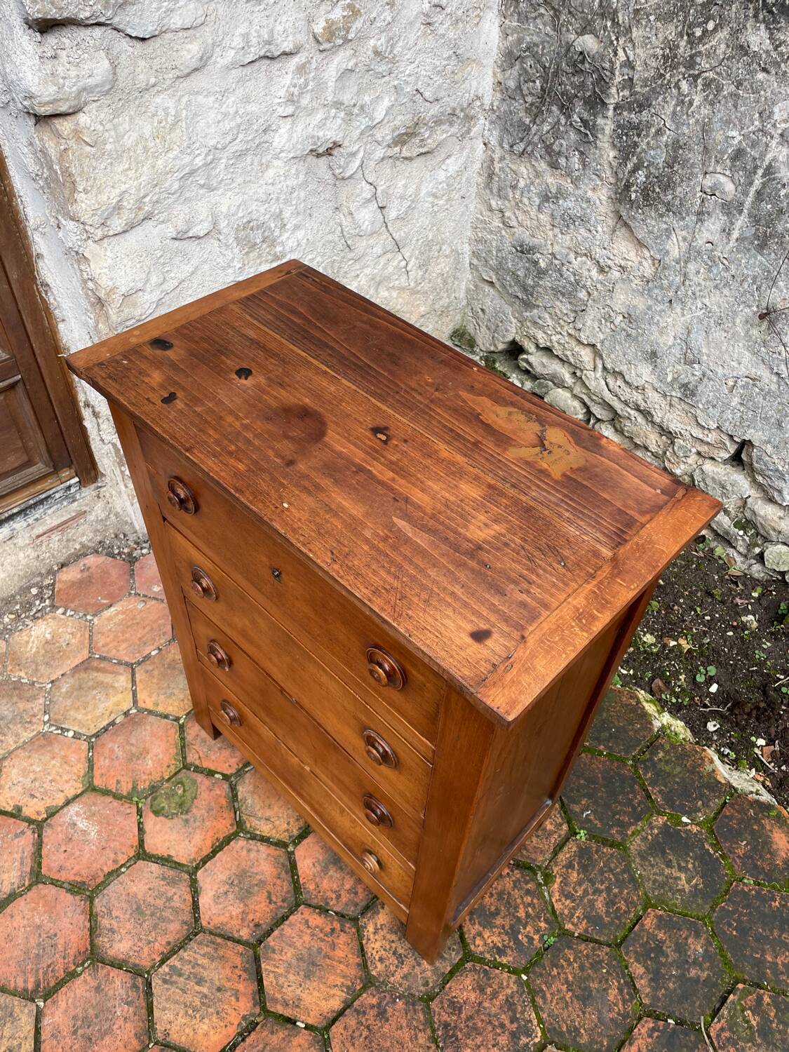 Antique chest of drawers