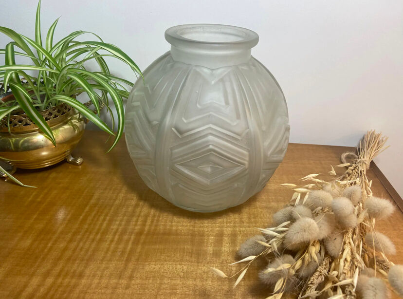 Art Deco ball vase 1930 in molded and pressed frosted glass