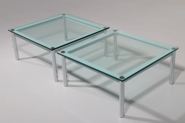 Table basse Cassina LC-10 par Le Corbusier – édition rare en verre bleu clair
