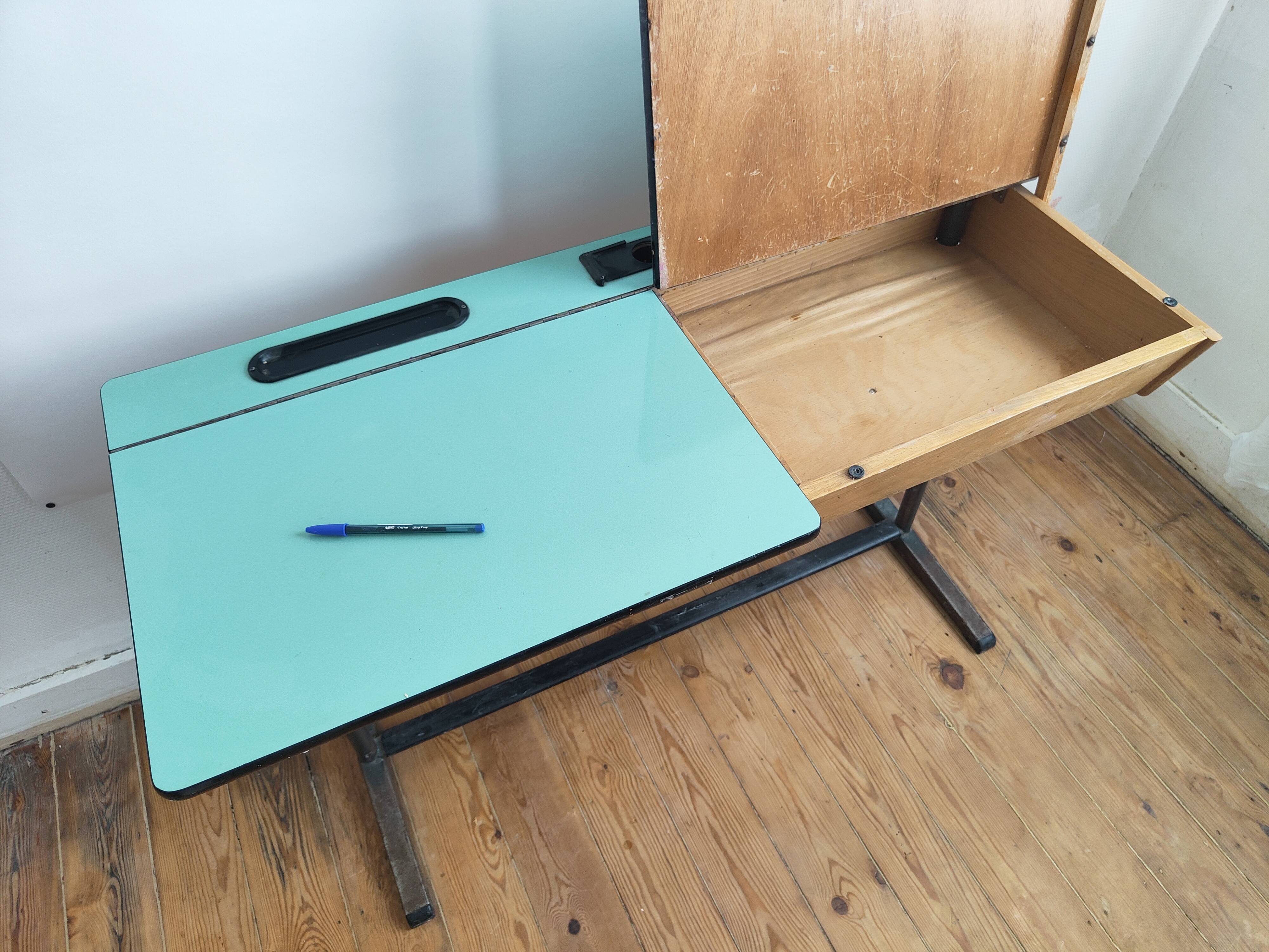 Desk/ school desk