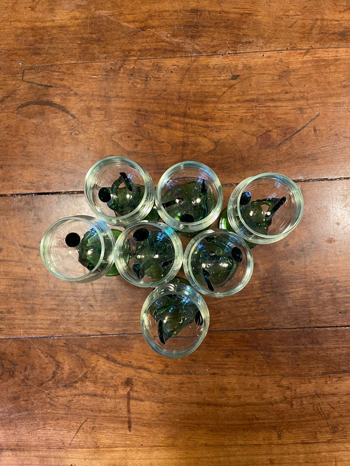 Ensemble de 7 verres à pied d’inspiration alsacienne