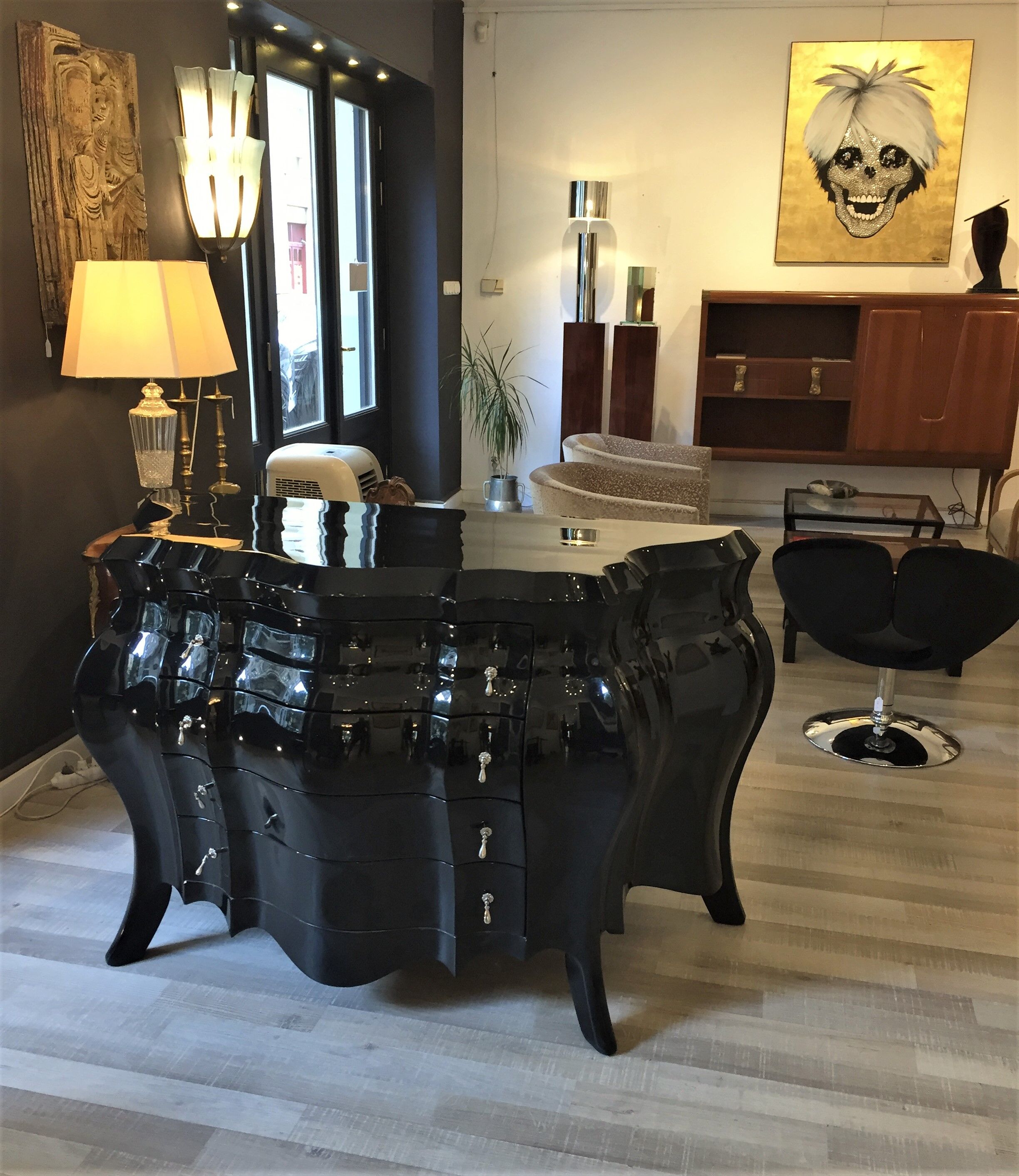 Italian Art deco chest of drawers from the 1940's