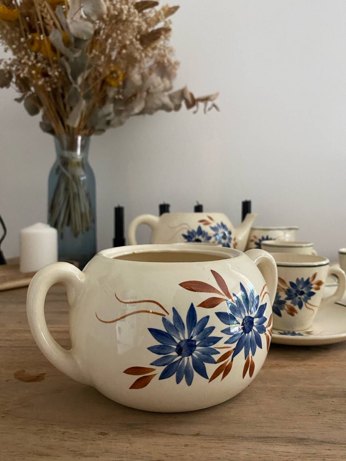 HBCM 19-piece earthenware tea/coffee set, Queen model