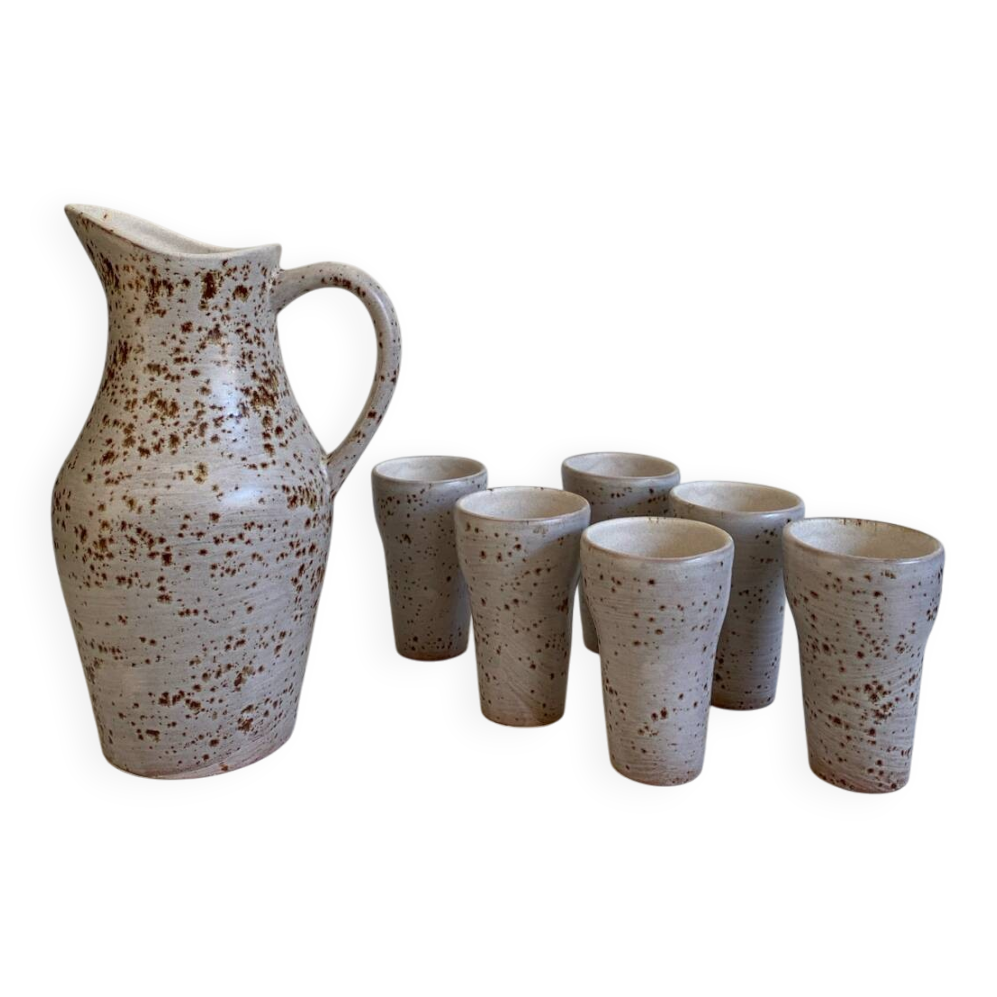 Jug and stoneware cups