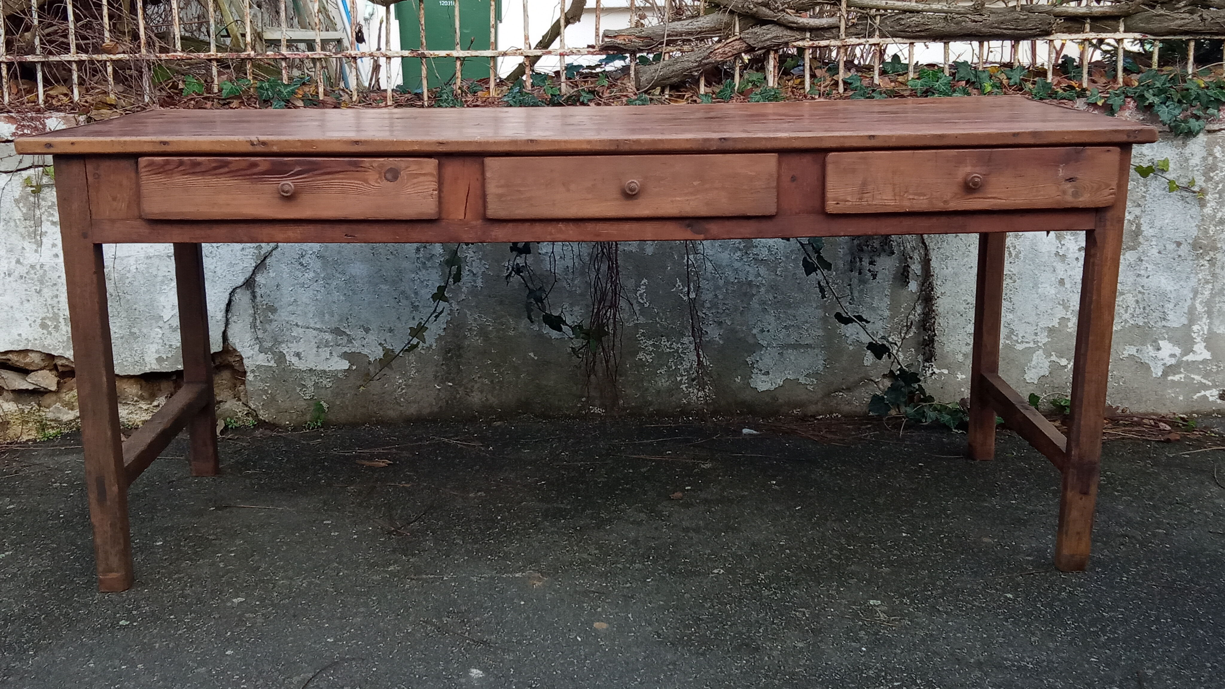 Oak farmhouse table, six drawers