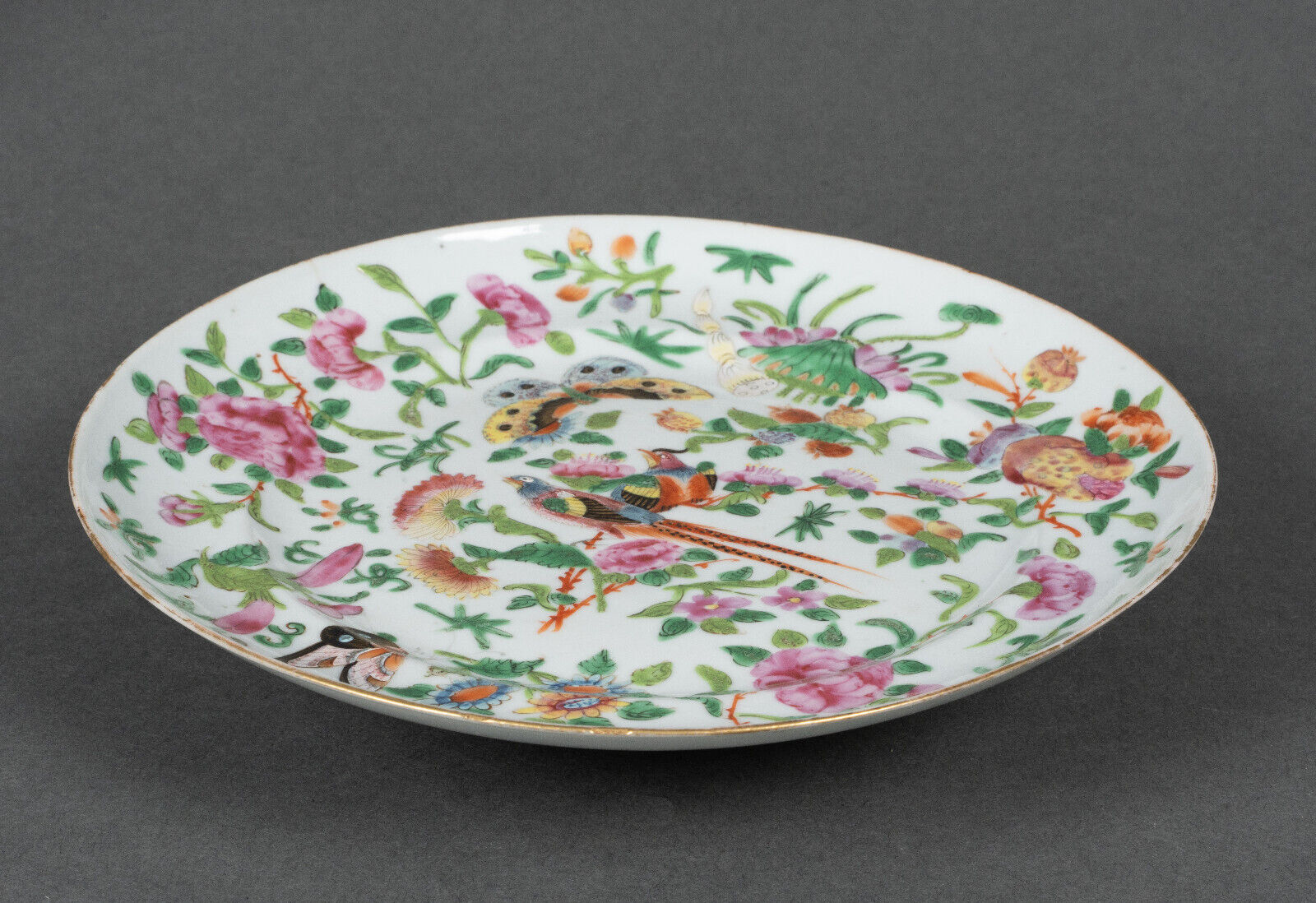 Porcelain plate XIXth Canton with floral decoration birds and butterflies