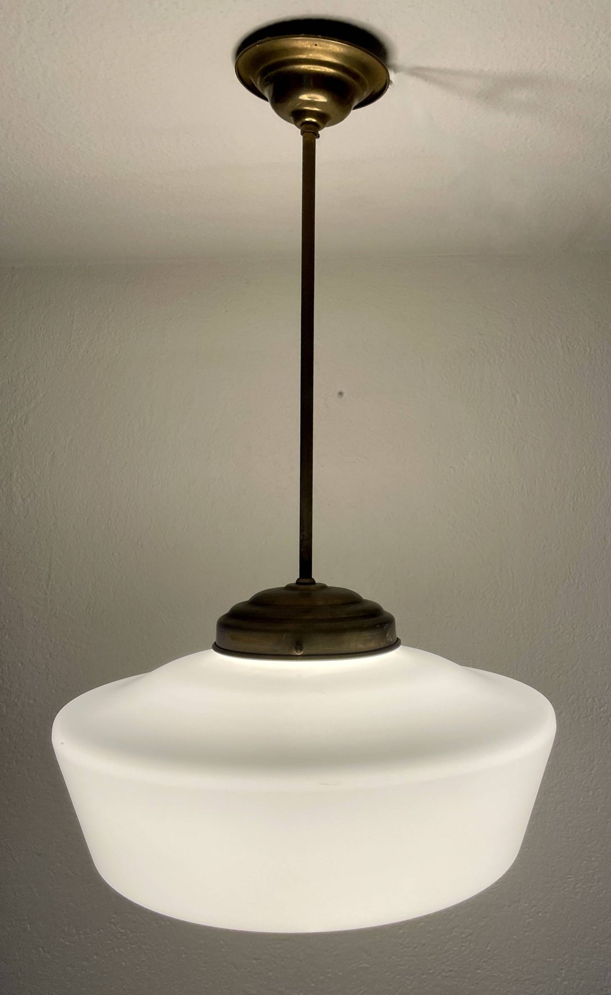 Suspension opale blanche par Gispen