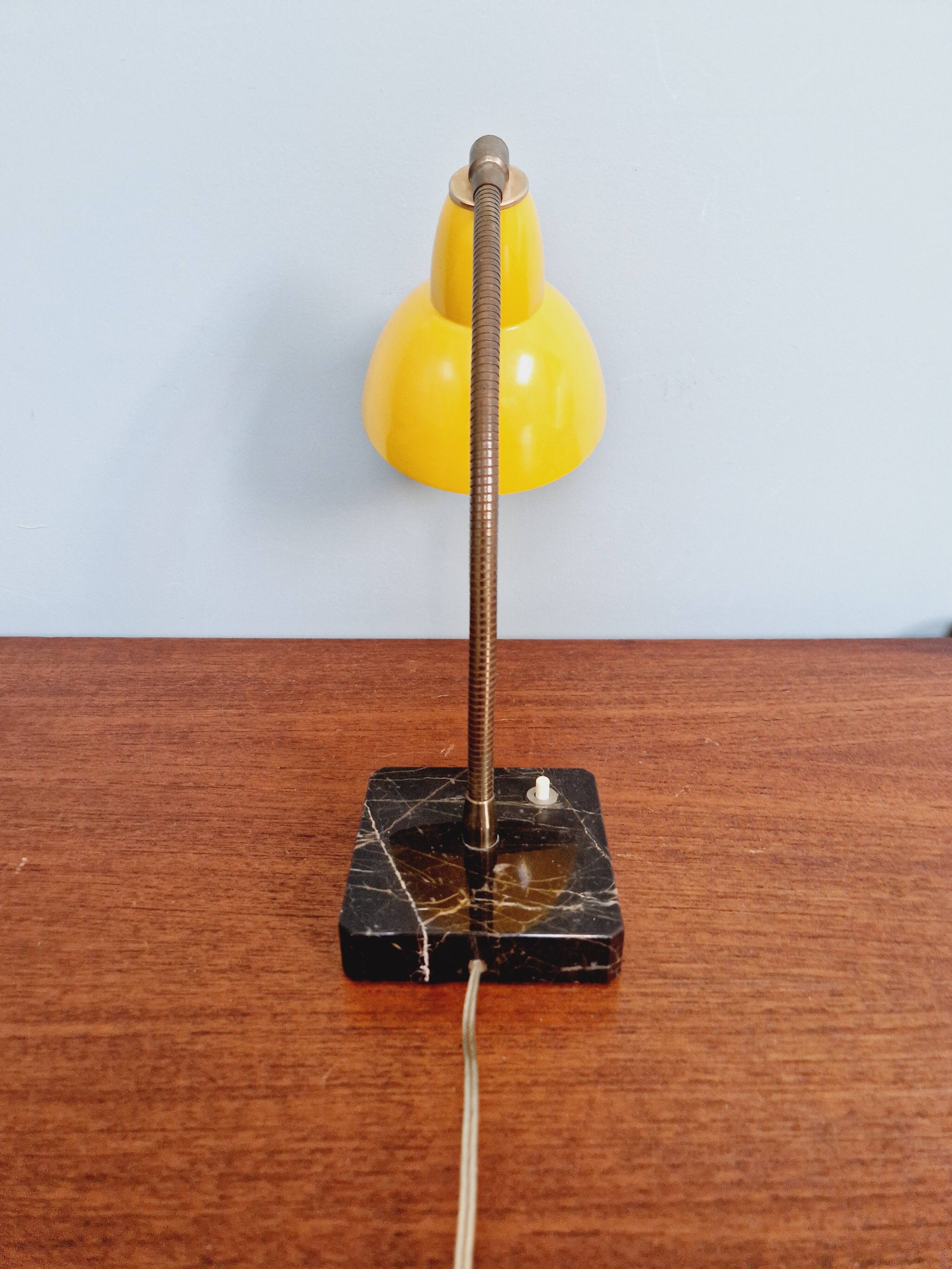 Casserole lamp in yellow lacquered metal and black marble, 1950s