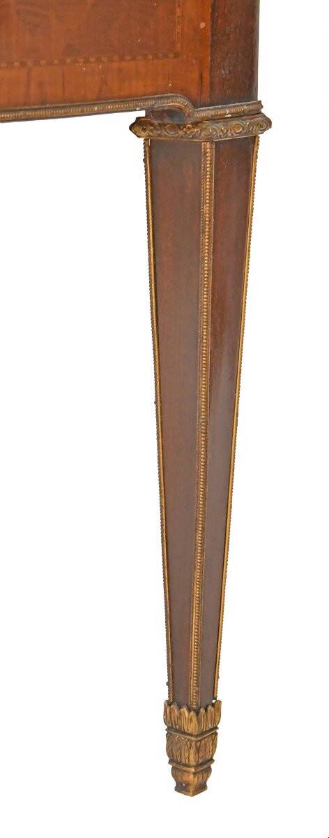 Cylinder desk in Louis XVI style