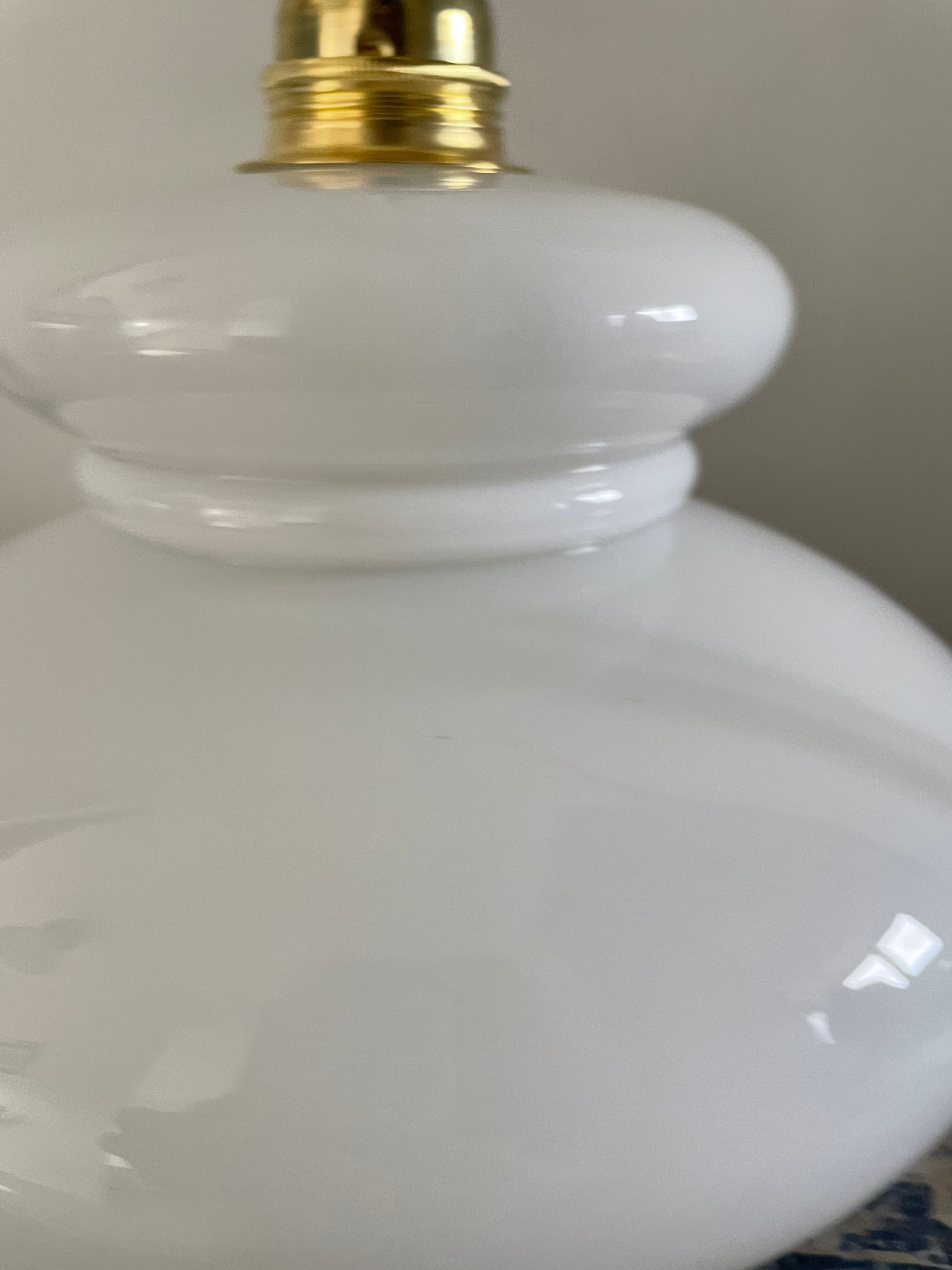 Suspension vintage en opaline blanche