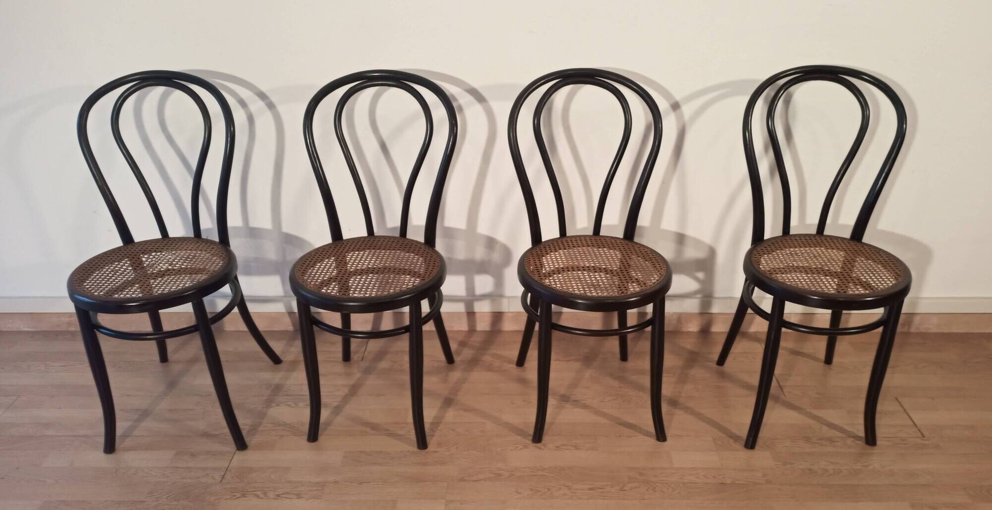 Chaises de salle à manger en hêtre courbé dans le style de Thonet, Italie, lot de 4