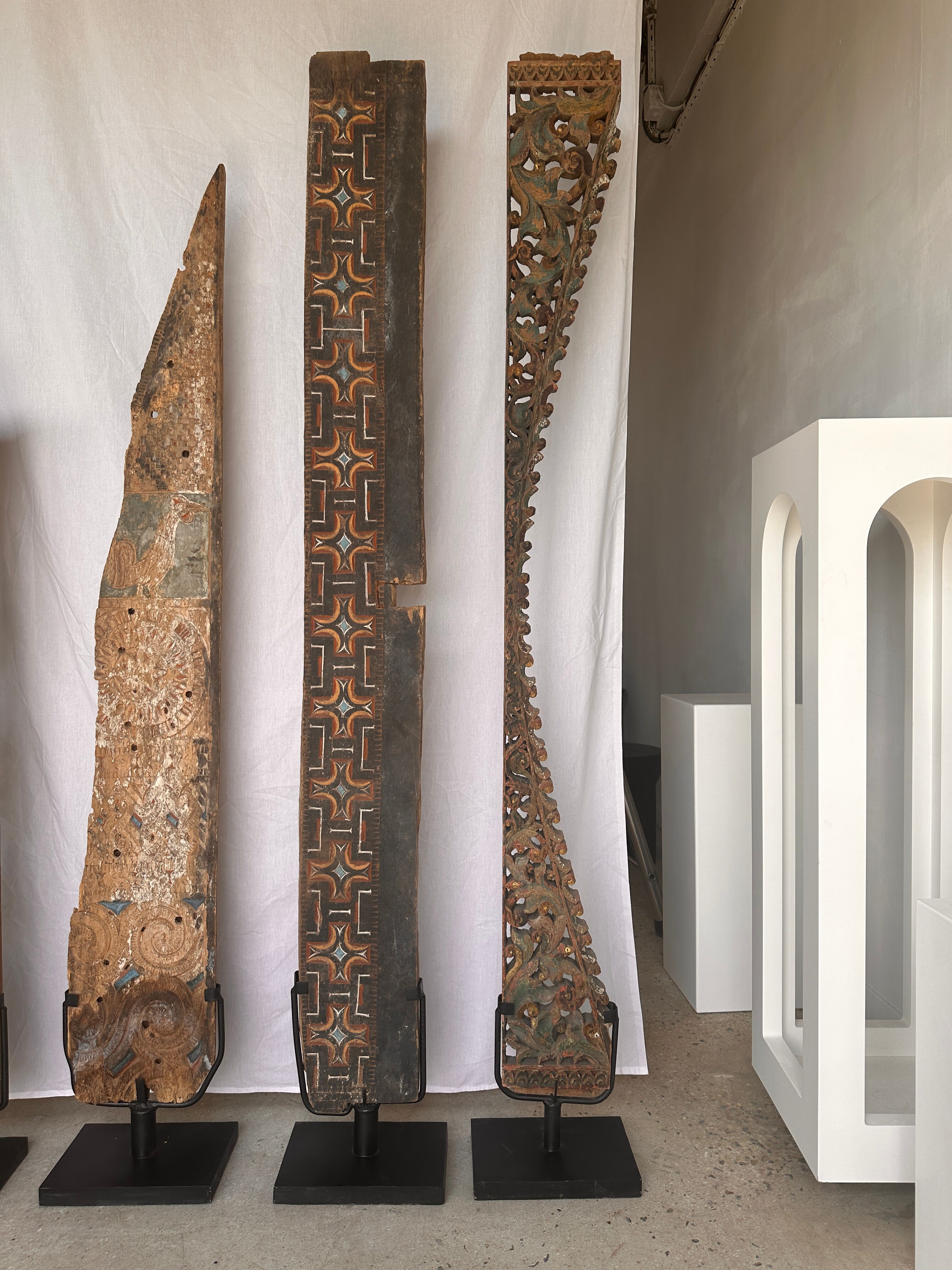 Rectangular Indonesian construction element with blue and yellow plant in carved wood