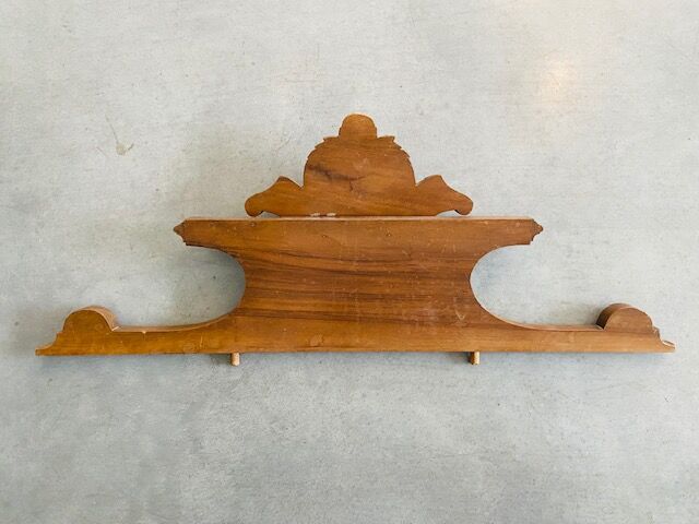 Monogrammed architectural element RE