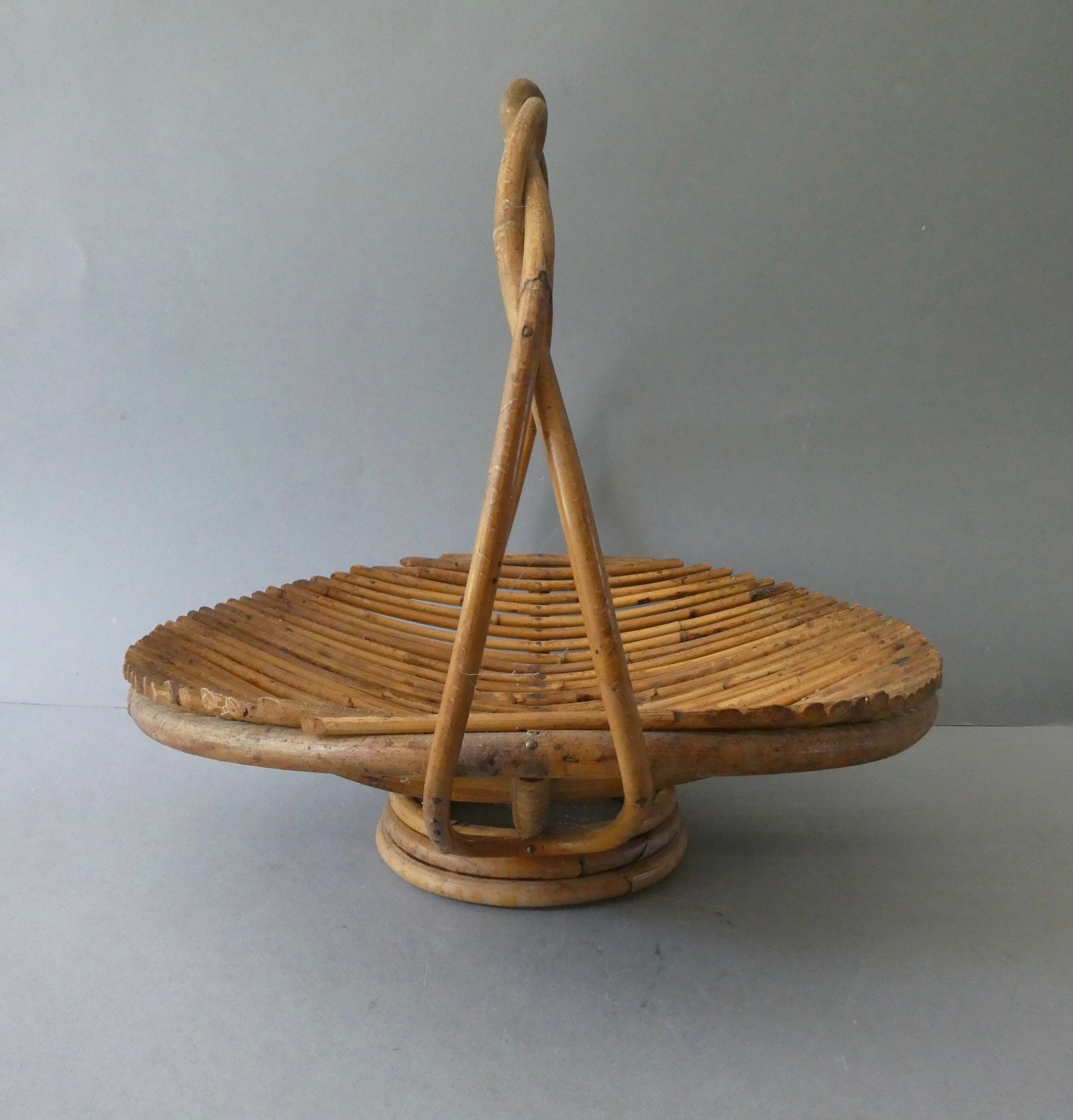 Rattan fruit basket 70s