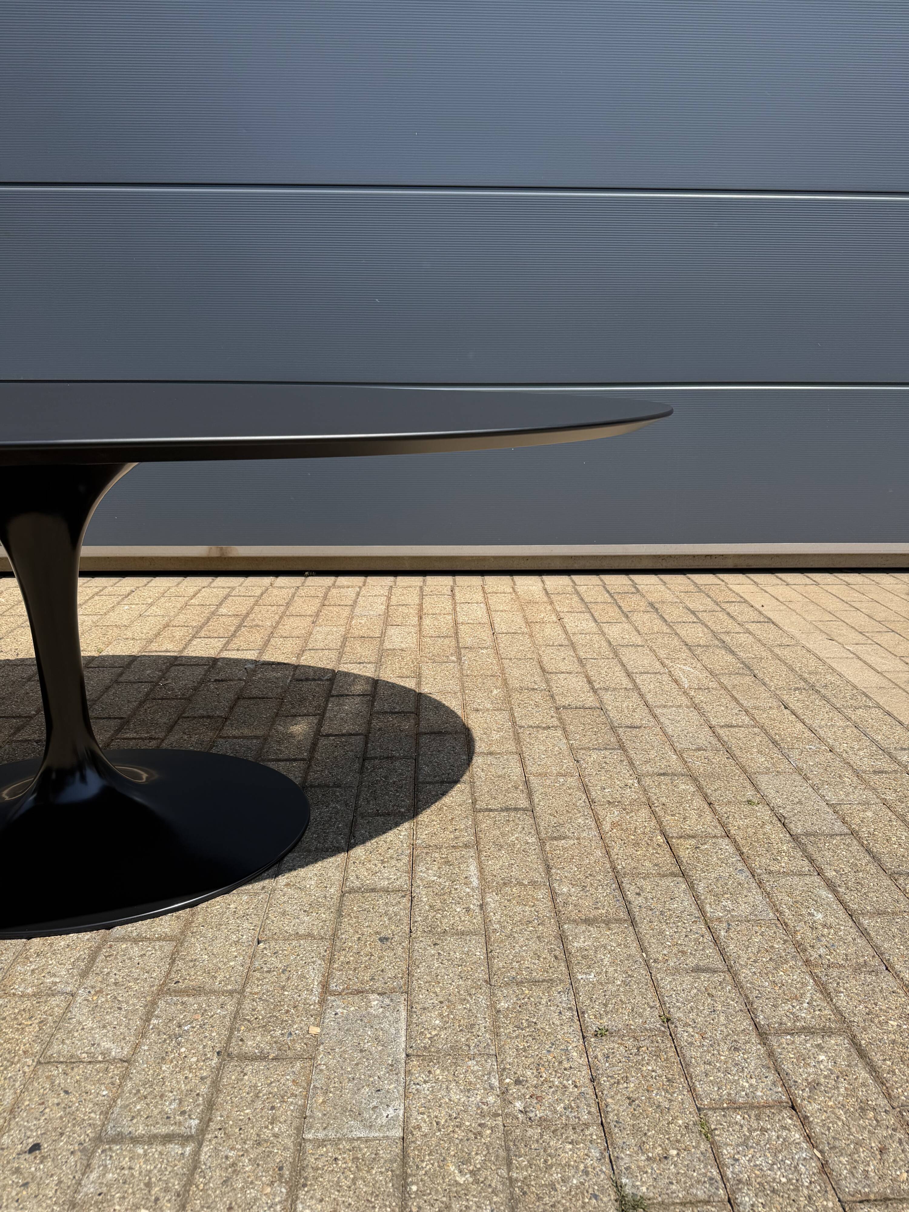 Knoll Tulip oval dining table 198/244cm black Feniks laminate
