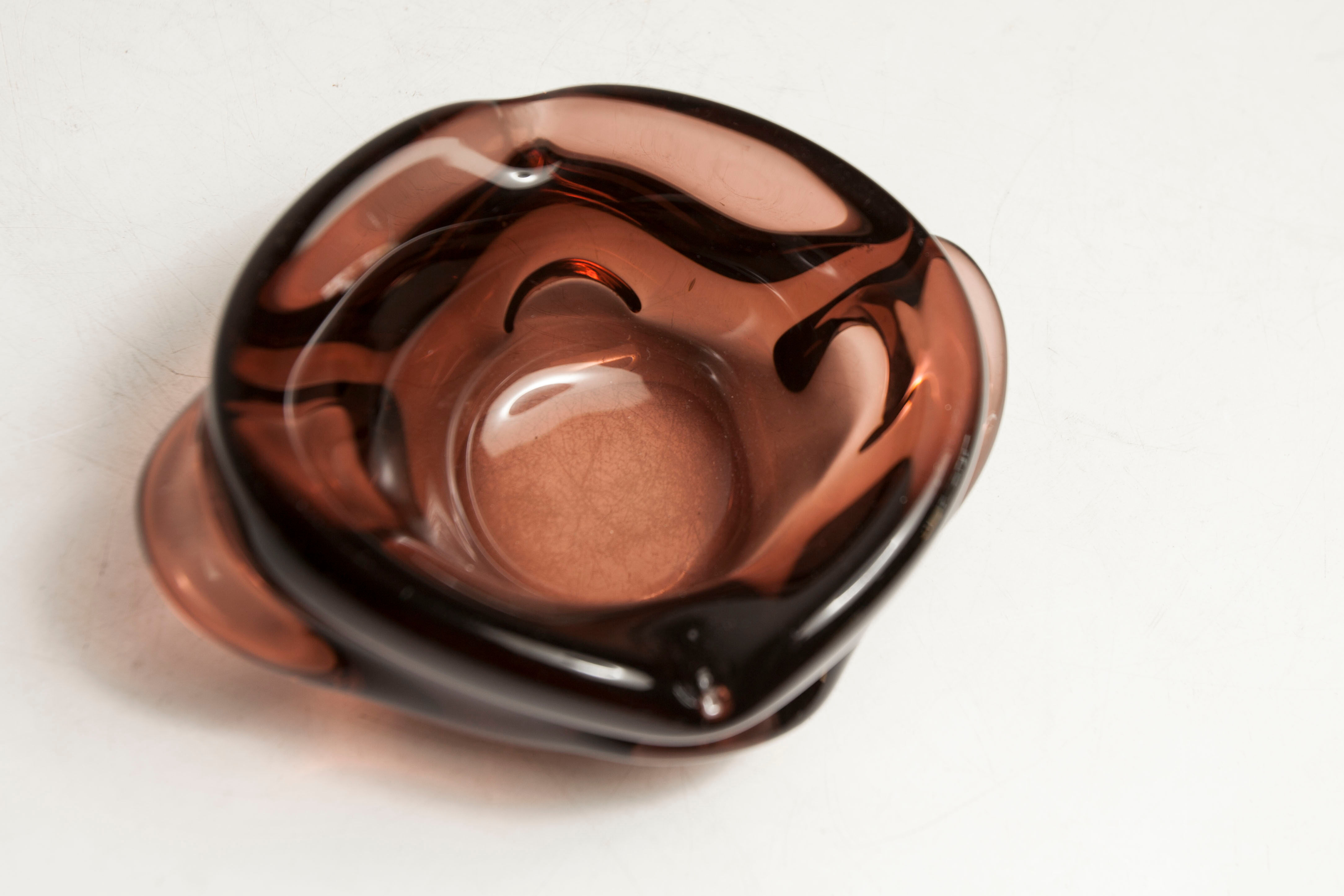 Cendrier Murano rond forme atypique violet rose 1950