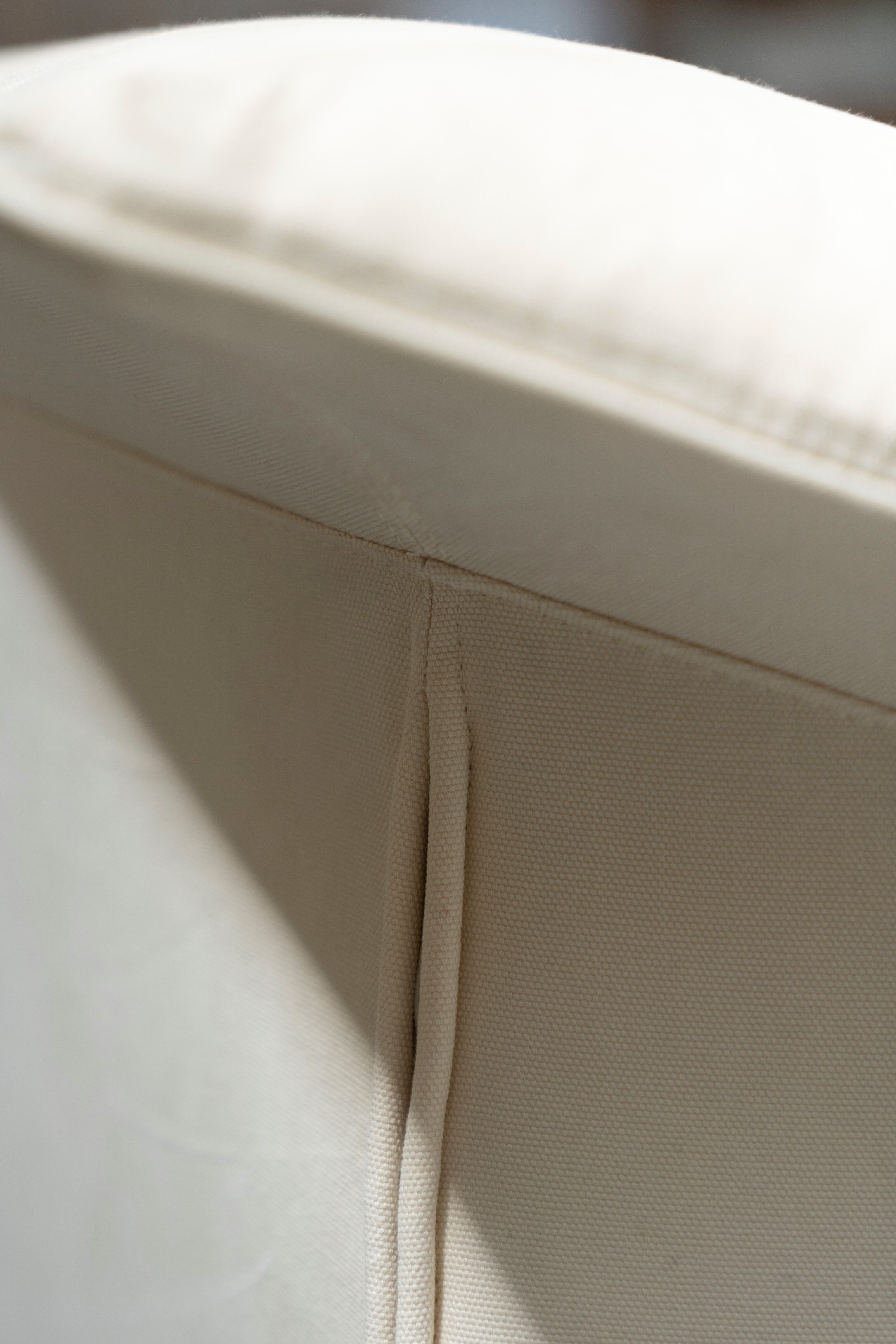 White sofa 2 places Molteni