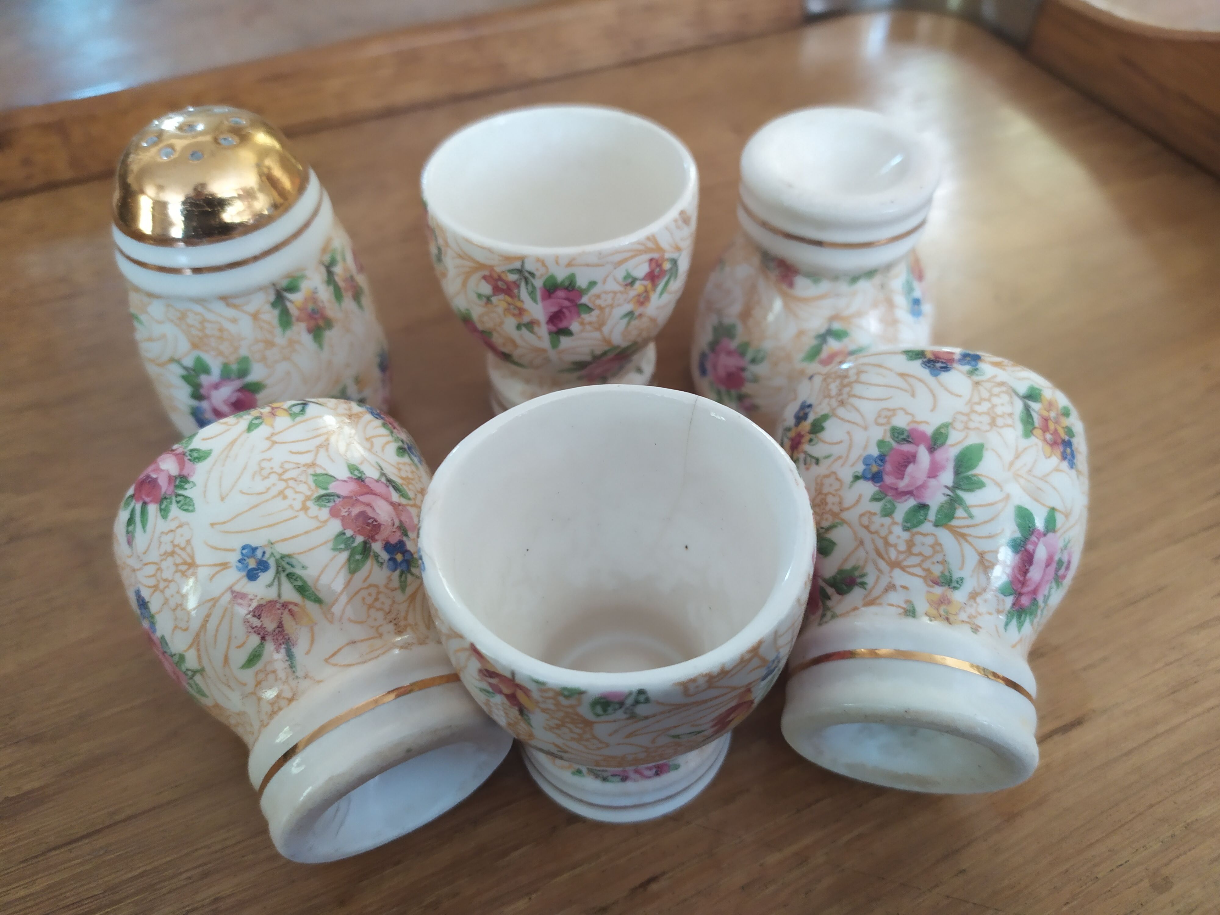 Egg cup set