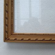 Cadre ancien bois clair, sculpté, vitré,pour sujet 204 x 234 mm