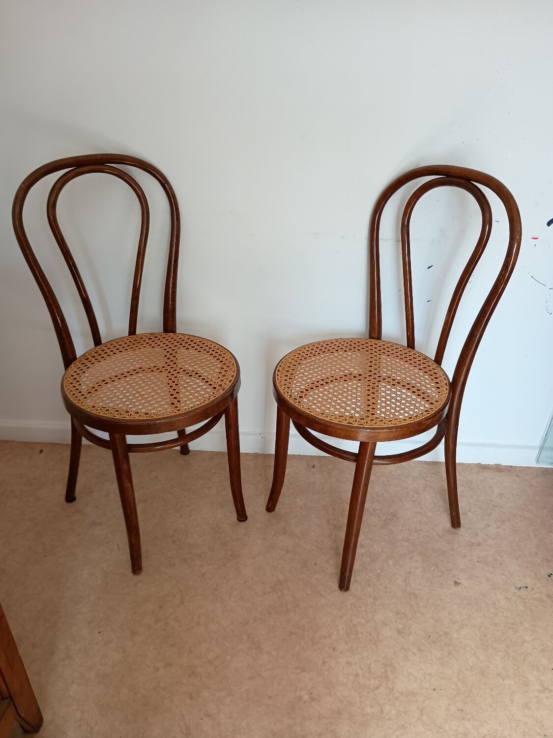 Chaises de bistrot cannées