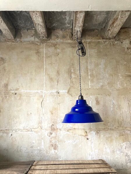 Blue metal workshop suspension