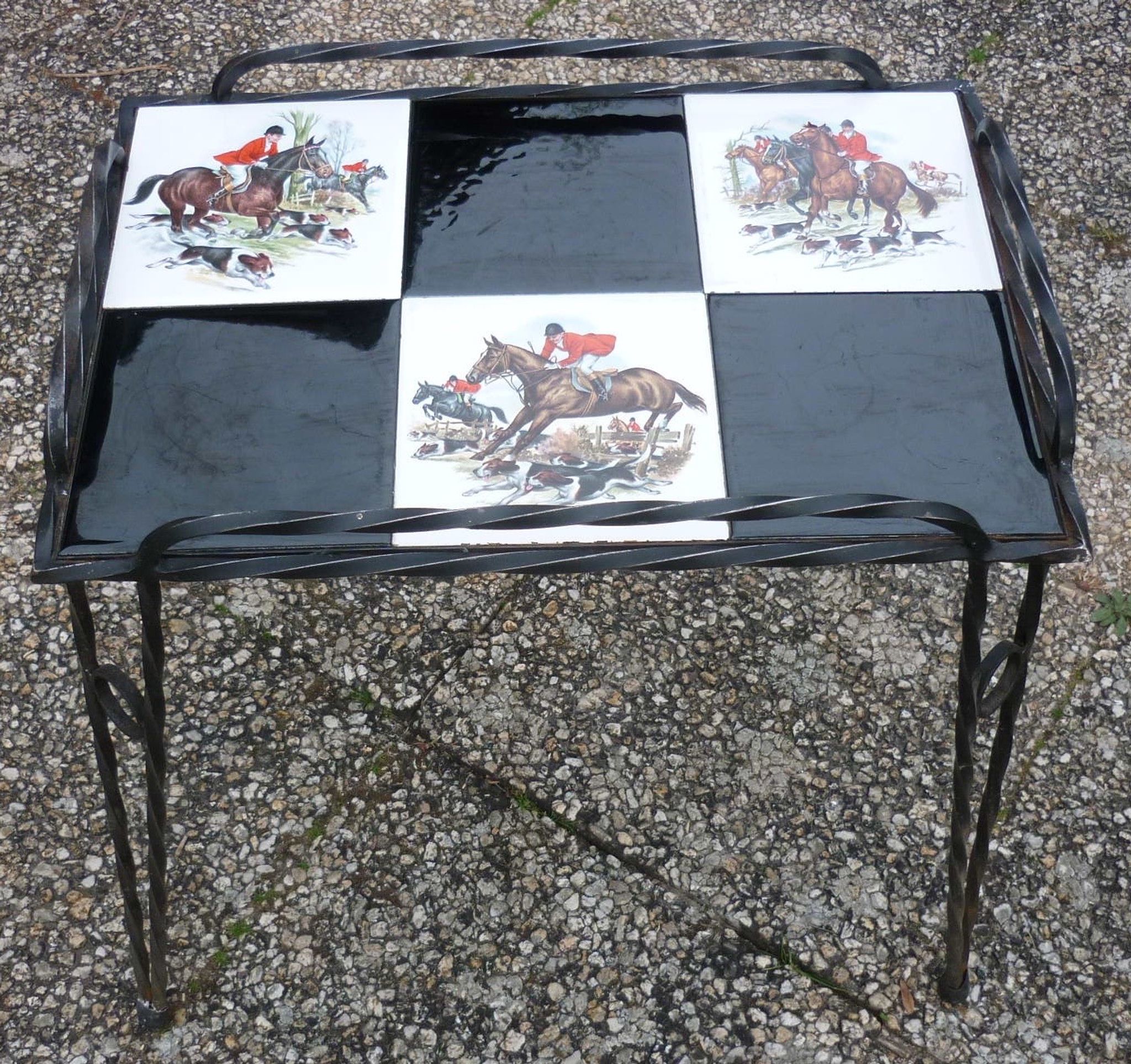 Table basse en fer forgé carrelée vintage