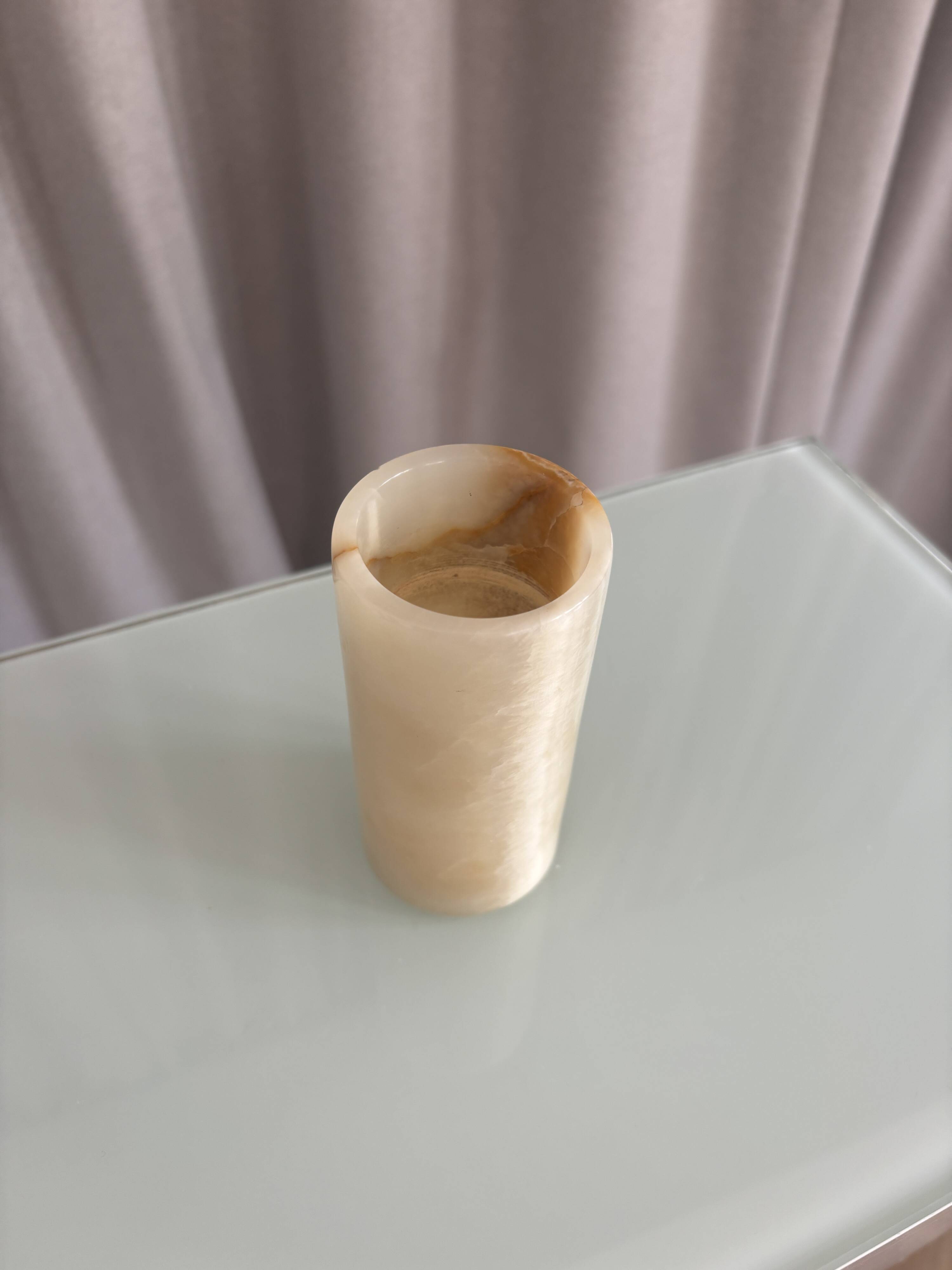 Small vintage cylindrical vase in onyx.