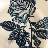 2 old flat plates decorated with dark blue roses in earthenware. Two different settings